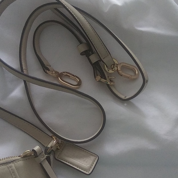 Handbag - Picture 4 of 9